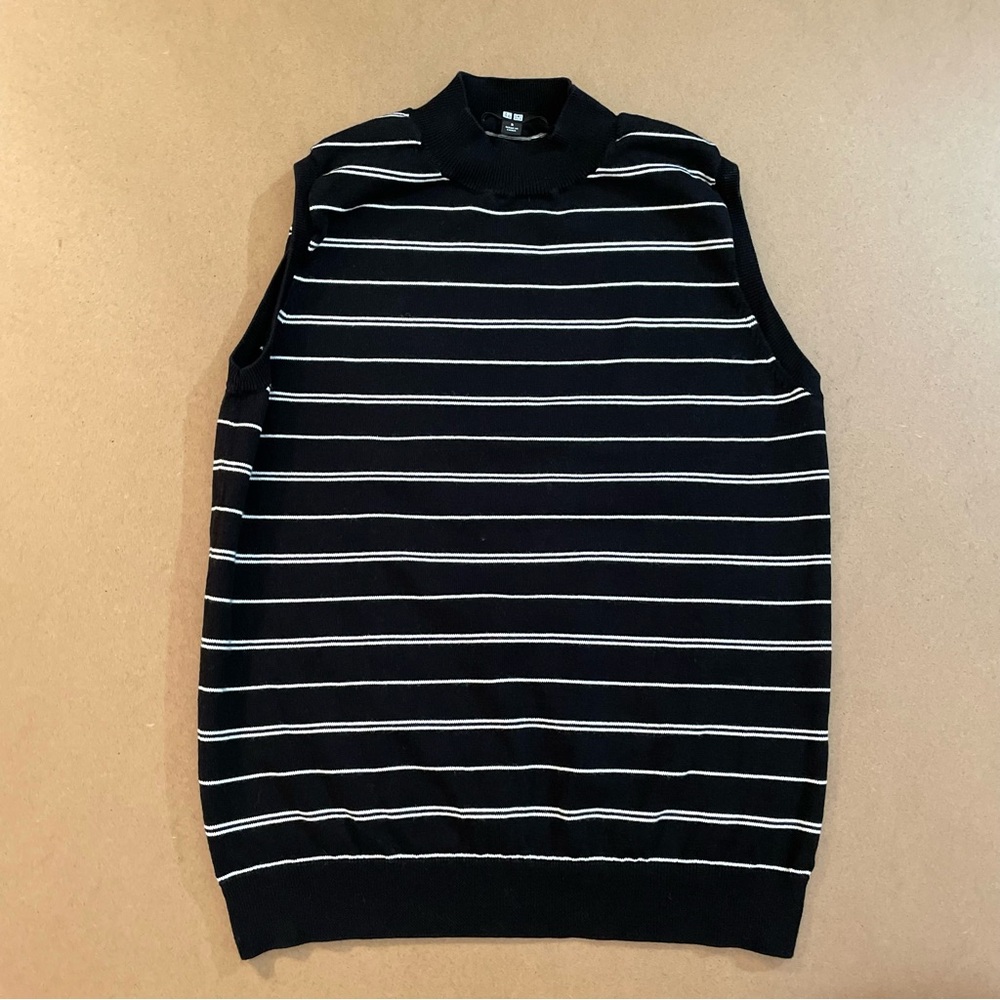 Uniqlo Black and White Striped Lightweight Crewneck Sleeveless Sweater Vest